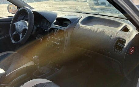 Mitsubishi Carisma I, 2001 год, 250 000 рублей, 2 фотография