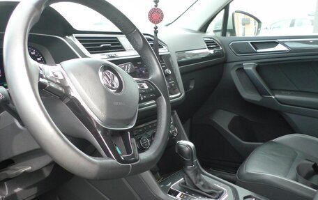 Volkswagen Tiguan II, 2018 год, 3 100 000 рублей, 16 фотография