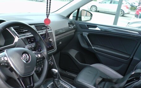 Volkswagen Tiguan II, 2018 год, 3 100 000 рублей, 19 фотография