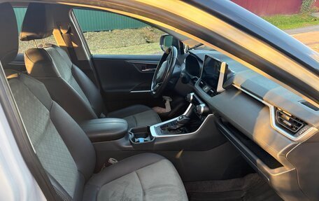 Toyota RAV4, 2023 год, 3 150 000 рублей, 12 фотография