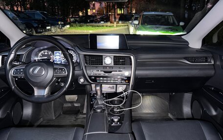 Lexus RX IV рестайлинг, 2019 год, 4 800 000 рублей, 5 фотография