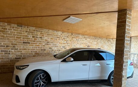 BMW 5 серия, 2024 год, 6 250 000 рублей, 2 фотография