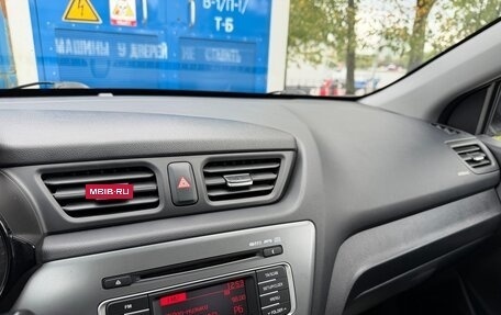 KIA Rio III рестайлинг, 2015 год, 1 045 000 рублей, 33 фотография