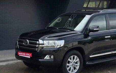 Toyota Land Cruiser 200, 2018 год, 6 650 000 рублей, 4 фотография