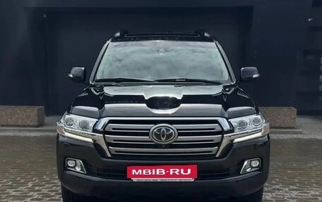 Toyota Land Cruiser 200, 2018 год, 6 650 000 рублей, 2 фотография