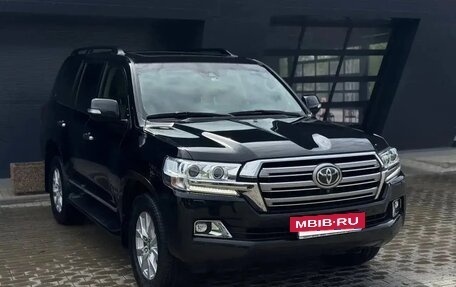 Toyota Land Cruiser 200, 2018 год, 6 650 000 рублей, 3 фотография