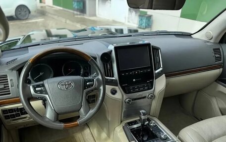 Toyota Land Cruiser 200, 2018 год, 6 650 000 рублей, 7 фотография
