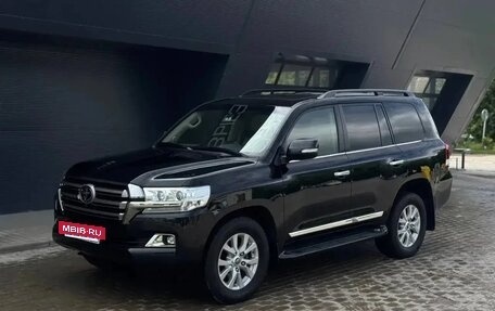 Toyota Land Cruiser 200, 2018 год, 6 650 000 рублей, 5 фотография