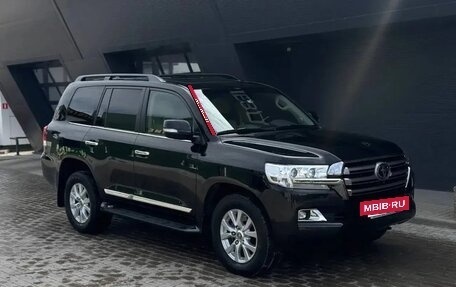 Toyota Land Cruiser 200, 2018 год, 6 650 000 рублей, 10 фотография