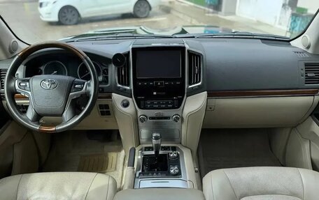 Toyota Land Cruiser 200, 2018 год, 6 650 000 рублей, 21 фотография