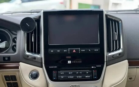 Toyota Land Cruiser 200, 2018 год, 6 650 000 рублей, 24 фотография