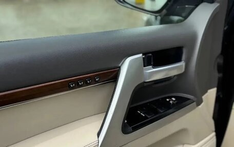 Toyota Land Cruiser 200, 2018 год, 6 650 000 рублей, 25 фотография