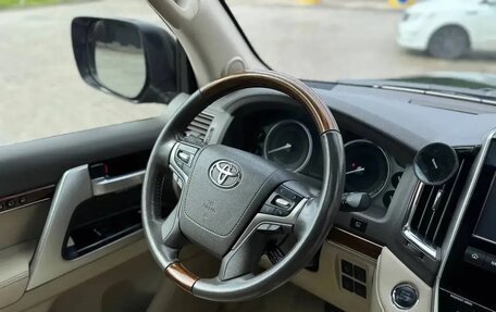 Toyota Land Cruiser 200, 2018 год, 6 650 000 рублей, 29 фотография