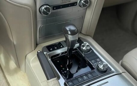 Toyota Land Cruiser 200, 2018 год, 6 650 000 рублей, 26 фотография