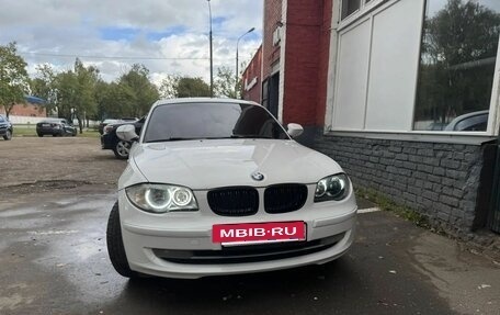 BMW 1 серия, 2011 год, 780 000 рублей, 2 фотография