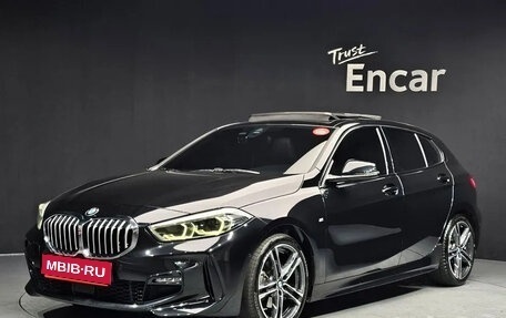 BMW 1 серия, 2023 год, 2 600 000 рублей, 1 фотография