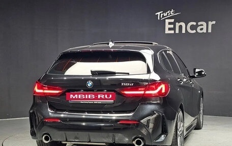 BMW 1 серия, 2023 год, 2 600 000 рублей, 4 фотография