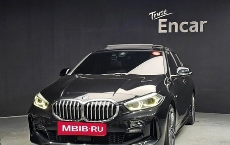 BMW 1 серия, 2023 год, 2 600 000 рублей, 3 фотография