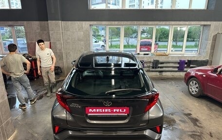 Toyota C-HR I рестайлинг, 2019 год, 15 фотография