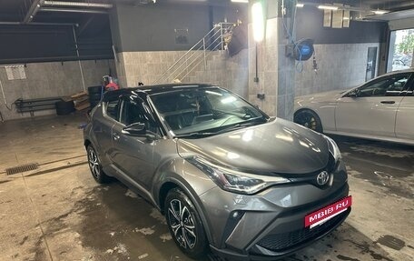 Toyota C-HR I рестайлинг, 2019 год, 17 фотография