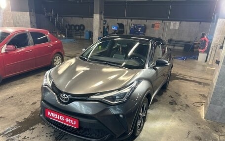 Toyota C-HR I рестайлинг, 2019 год, 18 фотография