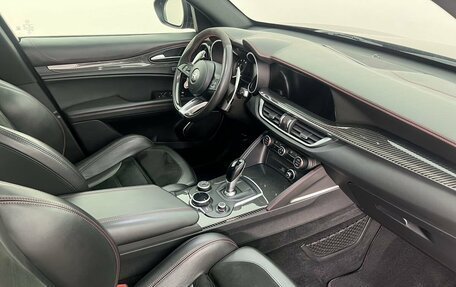 Alfa Romeo Stelvio, 2018 год, 4 300 000 рублей, 11 фотография