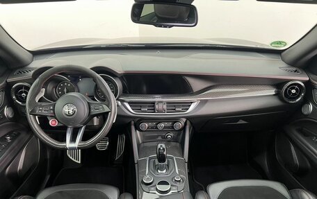 Alfa Romeo Stelvio, 2018 год, 4 300 000 рублей, 10 фотография
