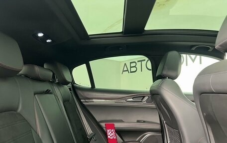 Alfa Romeo Stelvio, 2018 год, 4 300 000 рублей, 13 фотография
