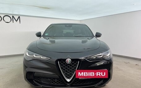 Alfa Romeo Stelvio, 2018 год, 4 300 000 рублей, 3 фотография