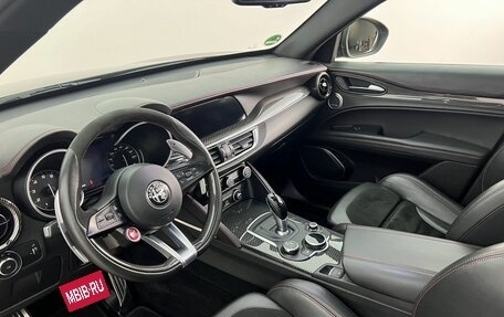 Alfa Romeo Stelvio, 2018 год, 4 300 000 рублей, 15 фотография