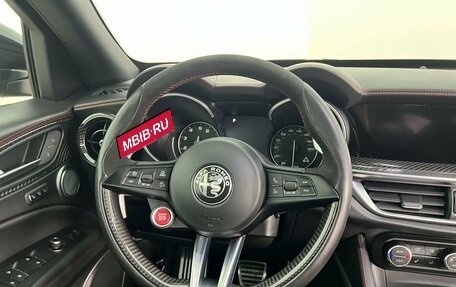 Alfa Romeo Stelvio, 2018 год, 4 300 000 рублей, 17 фотография