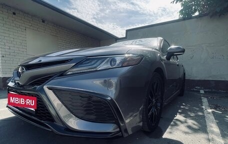 Toyota Camry, 2021 год, 3 250 000 рублей, 2 фотография