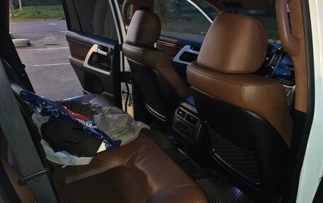 Toyota Land Cruiser 200, 2016 год, 5 900 000 рублей, 21 фотография