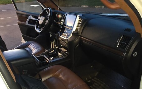 Toyota Land Cruiser 200, 2016 год, 5 900 000 рублей, 23 фотография