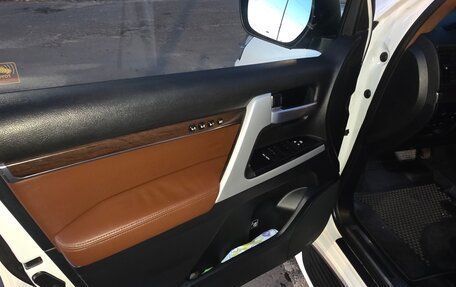 Toyota Land Cruiser 200, 2016 год, 5 900 000 рублей, 16 фотография