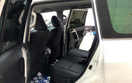 Toyota Land Cruiser Prado 150 рестайлинг 2, 2018 год, 5 695 000 рублей, 12 фотография