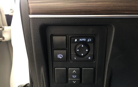 Toyota Land Cruiser Prado 150 рестайлинг 2, 2018 год, 5 695 000 рублей, 21 фотография
