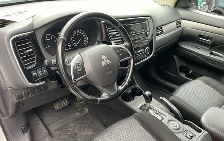 Mitsubishi Outlander III рестайлинг 3, 2014 год, 1 099 000 рублей, 8 фотография