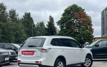 Mitsubishi Outlander III рестайлинг 3, 2014 год, 1 099 000 рублей, 4 фотография