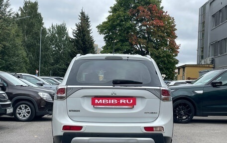 Mitsubishi Outlander III рестайлинг 3, 2014 год, 1 099 000 рублей, 6 фотография