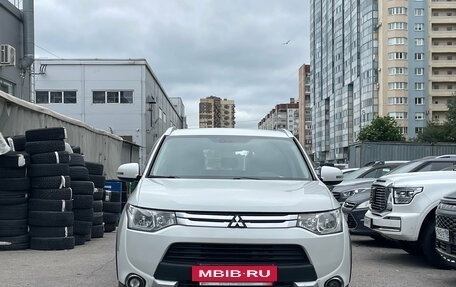 Mitsubishi Outlander III рестайлинг 3, 2014 год, 1 099 000 рублей, 5 фотография