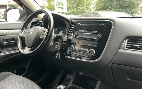 Mitsubishi Outlander III рестайлинг 3, 2014 год, 1 099 000 рублей, 12 фотография