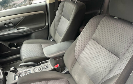Mitsubishi Outlander III рестайлинг 3, 2014 год, 1 099 000 рублей, 13 фотография