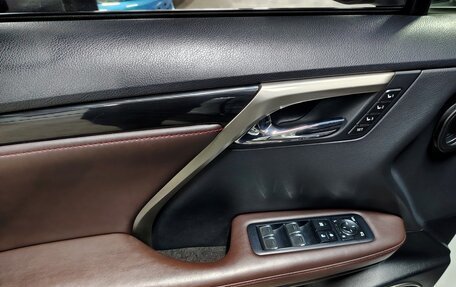 Lexus RX IV рестайлинг, 2019 год, 4 195 000 рублей, 28 фотография