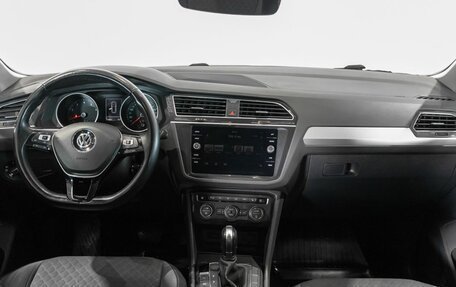 Volkswagen Tiguan II, 2019 год, 2 253 700 рублей, 6 фотография