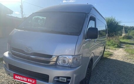 Toyota HiAce H200, 2008 год, 1 800 000 рублей, 2 фотография