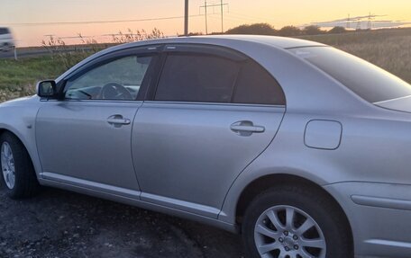 Toyota Avensis III рестайлинг, 2005 год, 600 000 рублей, 2 фотография