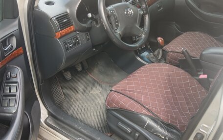 Toyota Avensis III рестайлинг, 2005 год, 600 000 рублей, 15 фотография