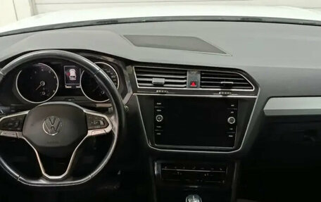 Volkswagen Tiguan II, 2021 год, 3 030 000 рублей, 8 фотография
