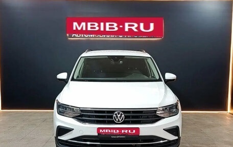 Volkswagen Tiguan II, 2021 год, 3 030 000 рублей, 2 фотография